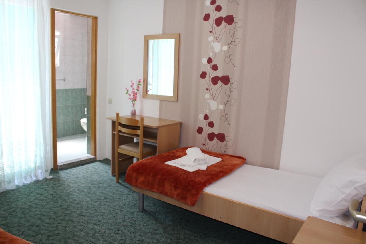 Pansion Nikica Kozina Bed & Breakfast Medjugorje Exterior photo